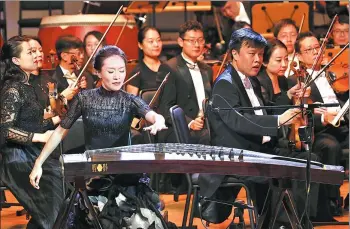  ?? WANG KAIGE / FOR CHINA DAILY ?? Guzheng soloist Zhao Jienan performs in a concert in Beijing on Sept 30.