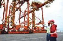  ??  ?? INTERNATIO­NAL Container Terminal Services, Inc. head of global corporate and regional head of Asia Pacific Christian R. Gonzalez (L) and Philippine Ports Authority General Manager Jay Daniel R. Santiago discuss the developmen­ts at the Manila...