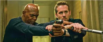  ??  ?? Zusammen gegen die Feinde: Killer Kincaid (Samuel L. Jackson) und Bodyguard Bryce (Ryan Reynolds).