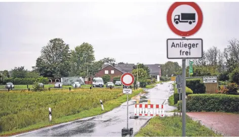  ?? FOTO: LARS FRÖHLICH ?? Die Einfahrt in die Schafstege ist verboten. Dennoch nutzen viele Autofahrer die Abkürzung.