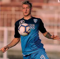  ??  ?? 1 La Gumina, 22, con la maglia dell’Empoli 2 A Palermo 3 Ai tempi del prestito alla Ternana GETTY-LAPRESSE 1