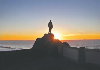  ?? Carlos Avila Gonzalez / The Chronicle ?? Lands End Lookout in San Francisco is a good spot to watch for gray whales as they migrate south to Mexico.