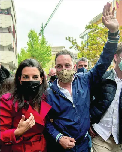  ?? EFE ?? Santiago Abascal y Rocío Monasterio ayer en un acto de precampaña en Leganés