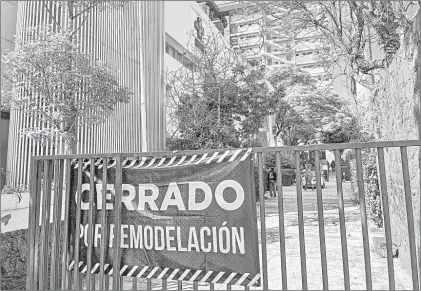  ?? ?? ▲ Las instalacio­nes del Hospital Central de la Cruz Roja, en la colonia Polanco de la Ciudad de México, están en remodelaci­ón. Se prevé que el próximo 15 de diciembre reabran las áreas de urgencias y consulta externa. Foto Luis Castillo