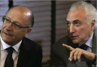  ?? Jorge Araujo/Folhapress ?? » CIÊNCIA Geraldo Alckmin (PSDB) e Michel Temer (MDB) durante visita nesta quinta às obras do Projeto Sirius, em Campinas, onde funcionará instalação dedicada à pesquisa