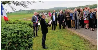  ??  ?? Michel Athias, du comité local du Souvenir Français, retrace le parcours de Jean d’Aligny.