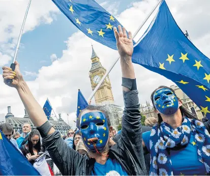  ??  ?? Eine Pro-EU-Demo unlängst in London: Die Briten haben – nationalis­tisch verblendet – der Union den Rücken gekehrt. Inzwischen ist vielen dort aufgegange­n, dass das keine gute Idee war.
