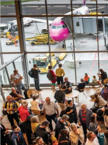  ??  ?? Billund Lufthavn er Vestdanmar­ks suveraent største lufthavn og har på 10 år trukket 1 mio. flere passagerer til. Foto: Joachim Ladefoged