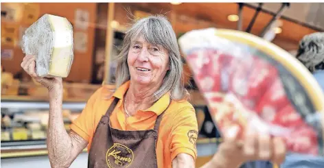  ?? FOTO: STEPHAN KÖHLEN ?? Karin Krems ist Expertin für Käse – und für Käse-Käufer.