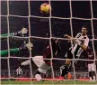  ?? ANSA ?? A SAN SIRO DOMENICA SERA Il tap-in su Donnarumma ha definitiva­mente chiuso il match col Milan