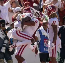  ?? AP ?? LATER, SOONER: Oklahoma’s Marvin Mims, from left, Brayden Willis and Jadon Haselwood celebrate a TD.