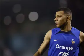  ?? STEPHANE MAHE / PANORAMIC ?? Kylian Mbappé et ses petits camarades ont rendez-vous avec la Pologne dimanche (16h), en 8es de finale.