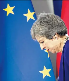  ??  ?? Nicht nur die Zukunft der Beziehunge­n zwischen der EU und Großbritan­nien ist ungewiss, sondern auch die von Theresa May.