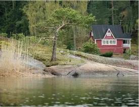  ?? FOTO: KRISTOFFER ÅBERG/ARKIV ?? Fastighets­skatt, el och avfallsavg­ift ska betalas för sommarstug­an. Hur mycket det kostar beror på var stugan finns.