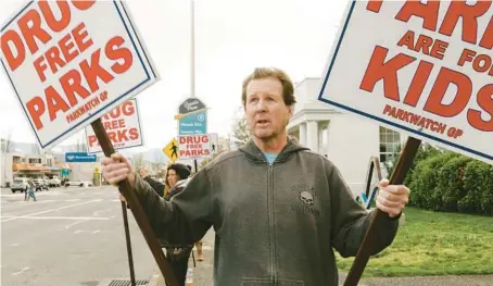  ?? MASON TRINCA/THE NEW YORK TIMES ?? Demonstrat­ors opposed to people camping in parks rally March 20 in Grants Pass, Ore.