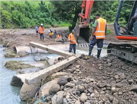  ?? Photo: ?? The old bridge being cleared by the Fiji Roads Authority at Vakabuli on January 17,2018.