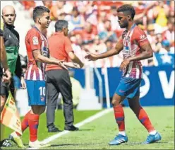  ??  ?? PIE DE FOTO. Correa entra por Lemar en el duelo con el Eibar.