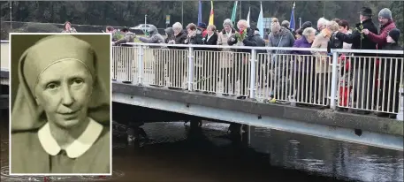  ??  ?? Flowers of remembranc­e are thrown into the Boyne. Inset, Mother Mary.