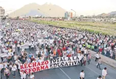  ??  ?? La CNTE dice que de no haber realizado marchas y plantones el nuevo gobierno no estaría eliminando la reforma educativa.