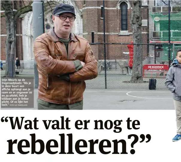  ?? FOTO LUC PANDELAERS ?? Stijn Meuris op de Dageraadpl­aats: “Als je in deze buurt een affiche ophangt aan je raam en er ongeveer zo en zo uitziet, heb je voldaan aan je linkse plicht. Of zo lijkt het toch.”