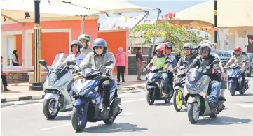  ??  ?? Abang Johari (second left) arriving at Hotel Seri Malaysia on a scooter with Awang Tengah and a convoy of motorcycle­s in tow.