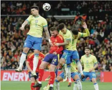  ?? — AFP ?? Brazil’s midfielder #08 Lucas Paqueta (L) vies for a header with Spain’s defender #14 Aymeric Laporte (C) and Brazil’s midfielder #15 Joao Gomes during the internatio­nal friendly match at the Santiago Bernabeu stadium in Madrid, on Tuesday. Spain arranged a friendly against Brazil at the Santiago Bernabeu under the slogan ‘One Skin’ to help combat racism.
