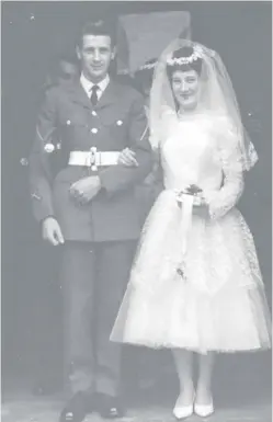  ??  ?? Sandy and Alice on their wedding day in Colinsburg­h in 1962.