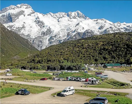  ?? MYTCHALL BRANSGROVE/STUFF ?? Mt Cook national park attracted more than 945,000 visitors in 2017-18, twothirds of them foreigners.