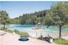  ?? FOTO: STADT HALVER ?? Das Waldfreiba­d bei Halver ist unter anderem wegen seiner schönen Lage beliebt. Der Saisonstar­t musste dieses Jahr abgesagt werden.