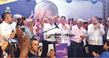  ??  ?? Gonzalo Castillo fue ministro de Obras Públicas y lleva una larga militancia en el Partido de la Liberación Dominicana.