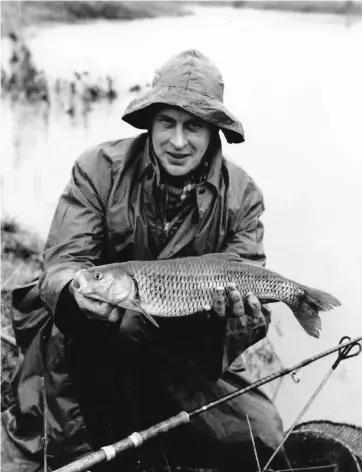  ??  ?? Richard Walker with a fine chub; his first article for Fishing Gazette was published in 1936