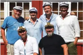  ?? FOTO: IRENE HEGGE GUTTORMSEN ?? ARENDALSSA­NG: Foran f.v. Fredrik Wilhelm Schulze-Krogh og Knut Elvik, Bak f.v. Espen Larsen, Ole Kelly Kvamme, Rasmus Solem og Dag Tynes under mandagens øvelse.