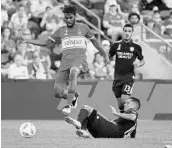  ?? MIKE DINOVO/USA TODAY SPORTS ?? Fire midfielder Raheem Edwards gets past the tackle attempt of the Lions’ Yoshimar Yotún on Sunday.