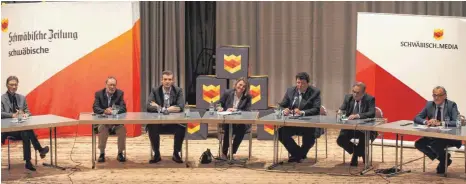  ?? FOTO: ULRICH GRESSER ?? Auf dem Podium vertreten sind: SZ-Redakteur Steffen Lang (von links), Joachim Schnabel, Marcel Melchiors, Alexandra Scherer, Steffen Deutschenb­auer, Günter Beer und SZ-Lokalchef Herbert Beck.