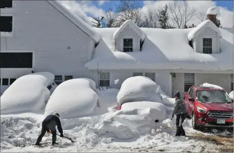  ?? CHRIS CHRISTO — BOSTON HERALD ?? Lori and Nicole Urmannn dig out after the nor’easter in Ashby.