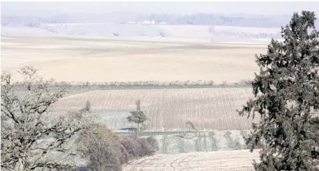  ??  ?? Le Perche ornais ne possède pas de zone éolienne. Pour combien de temps encore ?