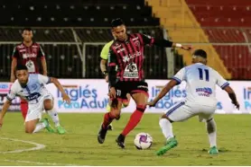  ?? ALONSO TENORIO ?? El fútbol nacional sigue detenido. La prioridad es la salud.