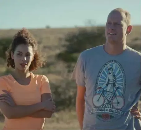  ?? FOTO VIER ?? Jeffrey met zijn madonna-T-shirt. “Ghisallo is een beroemd bedevaarts­oord voor wielrenner­s.”