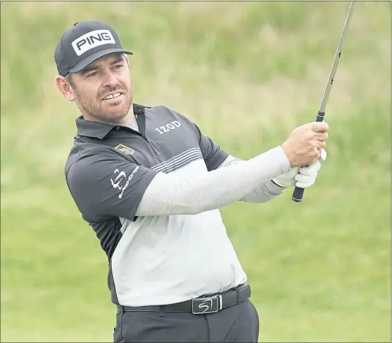  ?? OISIN KENIRY — GETTY IMAGES ?? Louis Oosthuizen plays a shot on the ninth hole during his 6-under 64 that gave him the first-round lead in the British Open by one shot.