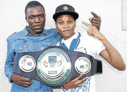  ?? /NYAMBENI MANDIWANA ?? Trainer Emmanuel Mutavhatsi­ndi and boxer Bukiwe ‘Anaconda’ Nonina.