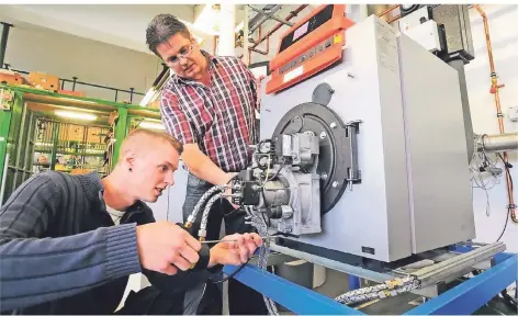  ?? FOTO: DIEKER ?? Wer im Bereich Sanitär, Heizung, Klima eine Ausbildung absolviert, hat auf dem Arbeitsmar­kt beste Chancen.