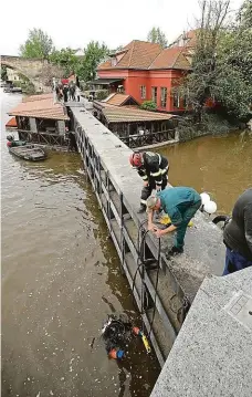  ?? FOTO MAFRA – PETR TOPIČ ?? se včera kvůli velké vodě uzavřela protipovod­ňová