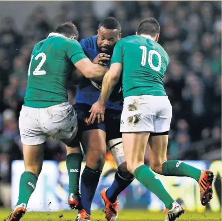  ?? Photo Icon Sport ?? Les Français aiment utiliser Mathieu Bastareaud au centre du terrain pour viser la zone de Jonny Sexton, comme ici lors du Tournoi des 6 Nations 2015.