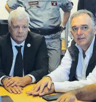  ??  ?? Il governator­e Enrico Rossi con il ministro all’ambiente Gian Luca Galletti durante il vertice straordina­rio a Livorno per dichiarare lo stato d’emergenza