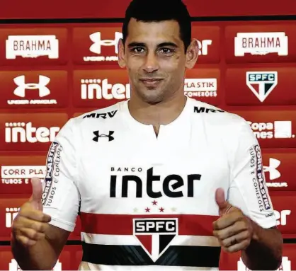  ?? Maurício Rummens/Ag. O Globo ?? O meia-atacante Diego Souza, de 32 anos, vai usar a camisa 9 no São Paulo, que era de Lucas Pratto; ele afirma que pode jogar de armador ou de centroavan­te, deixando nas mãos do técnico Dorival Júnior