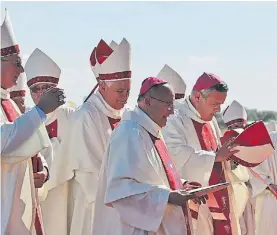  ?? AFP ?? Compañía. El Papa en Chile. A su izquierda el obispo Juan Barros.