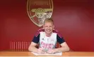  ?? Arsenal FC/Getty Images ?? Aaron Ramsdale signs a new contract at Arsenal. Photograph: Stuart MacFarlane/