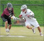  ?? GENE WALSH — DIGITAL FIRST MEDIA ?? Abington’s Nevin Baer battles Upper Dublin’s Max Winebrake for a loose ball.