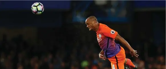  ?? ADRIAN DENNIS/AFP/GETTY IMAGES ?? Manchester City defender Vincent Kompany heads the ball during a Premier League match against Chelsea at Stamford Bridge on Wednesday. Chelsea won 2-1.