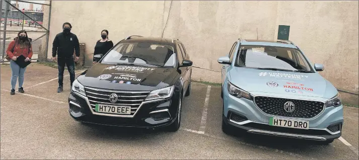  ??  ?? COMING TOGETHER Two cars have been loaned to a project feeding vulnerable people from The Lady Hamilton Pub thanks to Richmond Motor Group